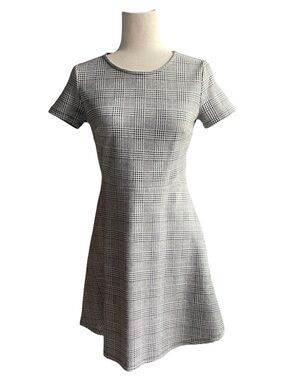 Gap Gray Plaid Short Sleeve A-Line fit and flare skater silhouette Dress 2P